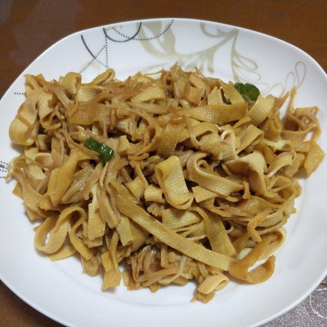 金针菇烩千张丝[下饭神器]