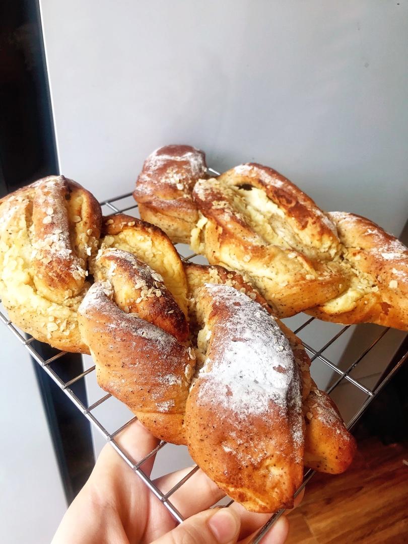 伯爵杏仁乳酪卷