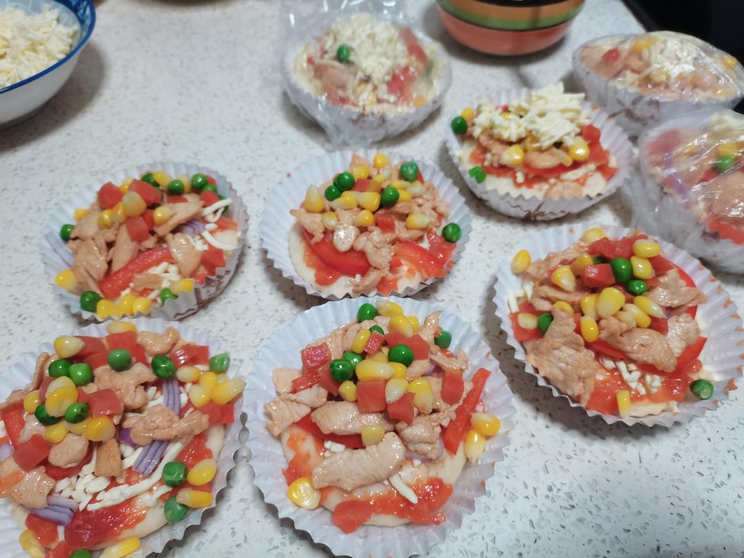 4种口味小披萨备餐