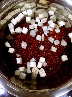 红豆莲子茯苓汤的做法 步骤1