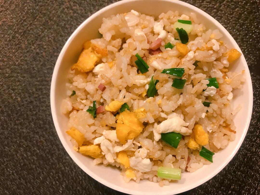 厨师长教你“蛋炒饭”如何做才好吃，答案都在这里面！