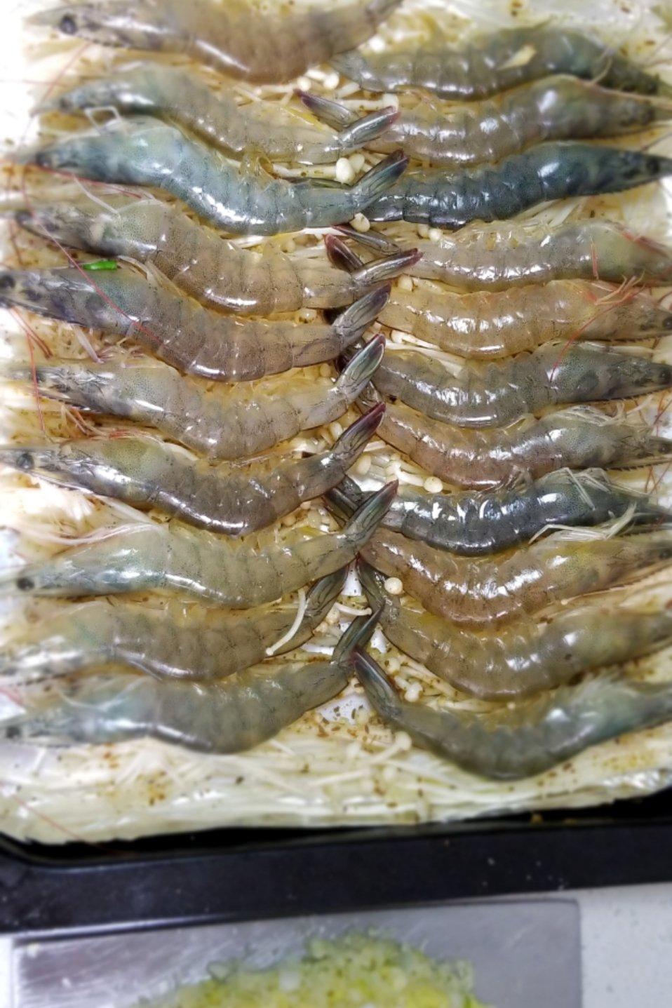 蒜蓉金针菇烤虾（烤箱）