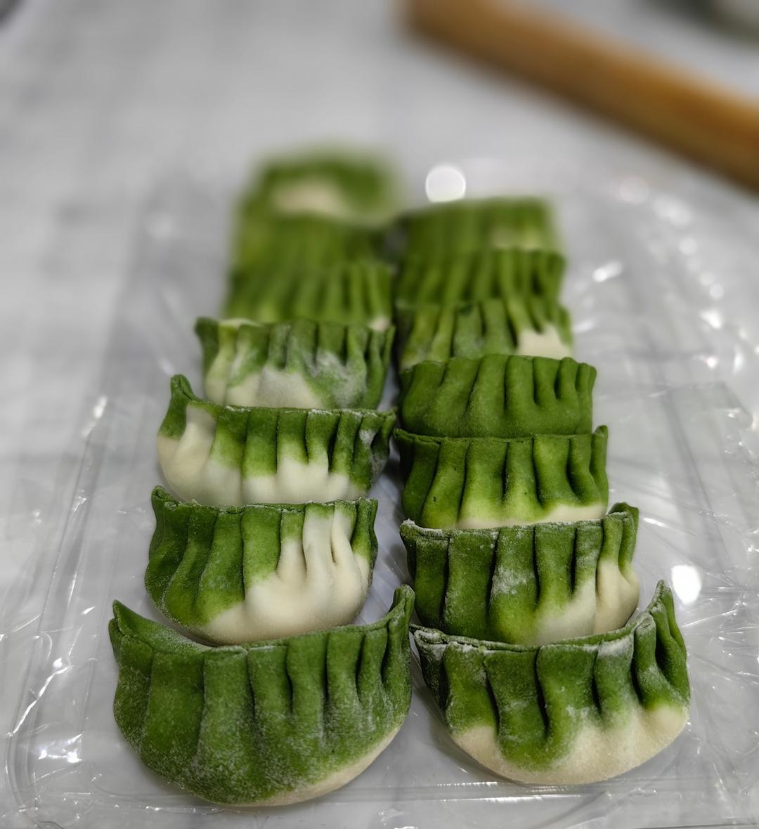 翡翠白玉饺（菠菜汁皮）的做法