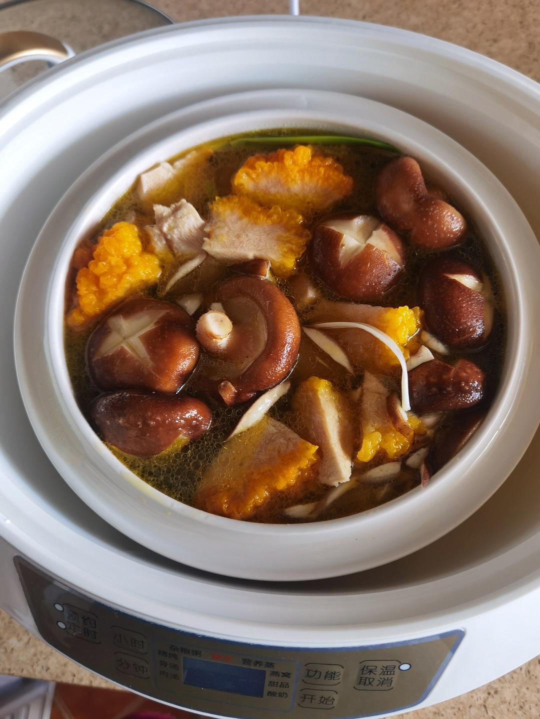 奶奶教的鲜香肥美香菇炖鸡汤