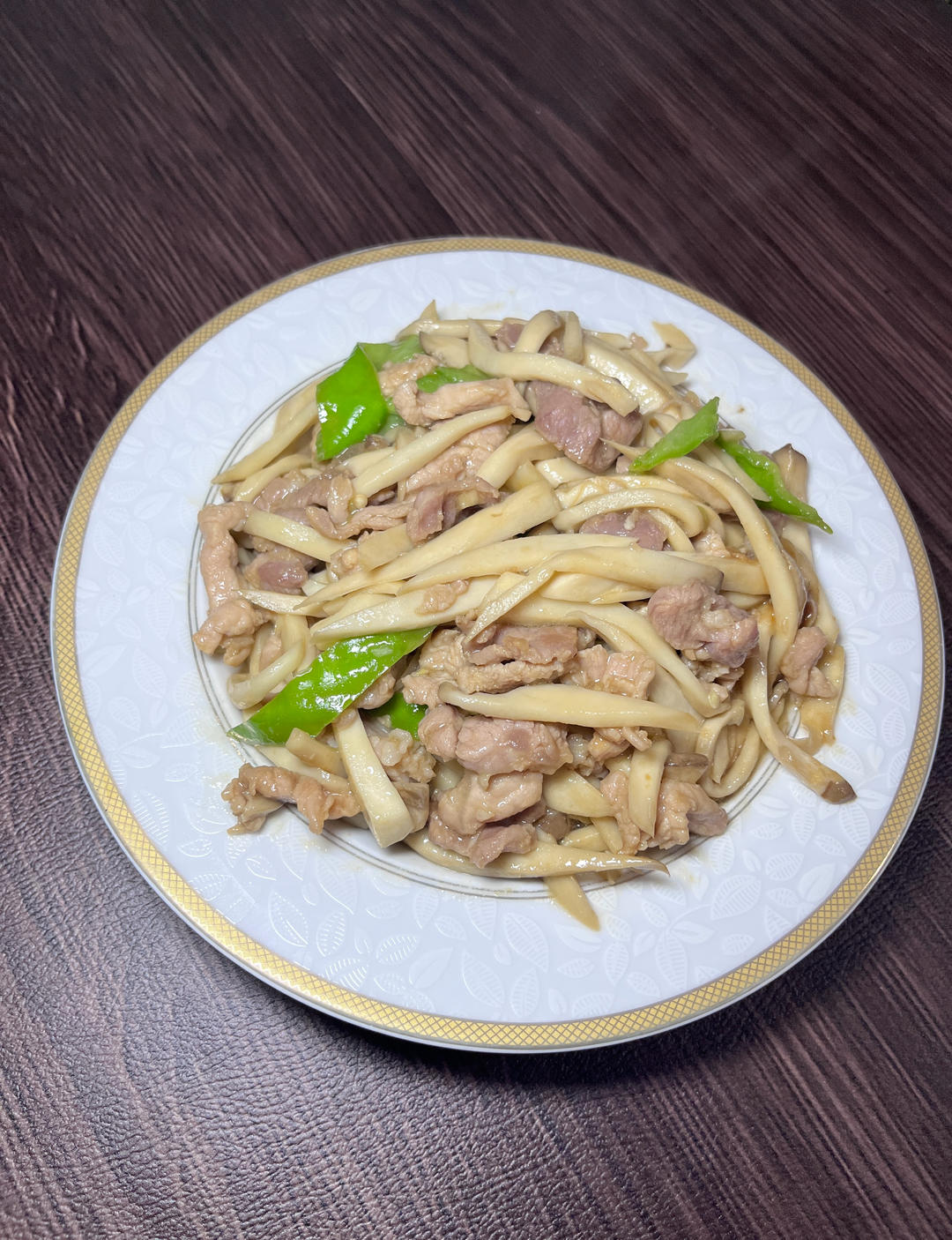 鸡腿菇炒梅头肉