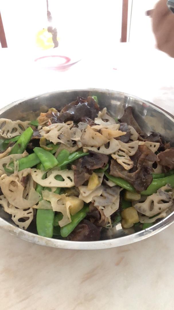 清爽不油腻的荷塘小炒