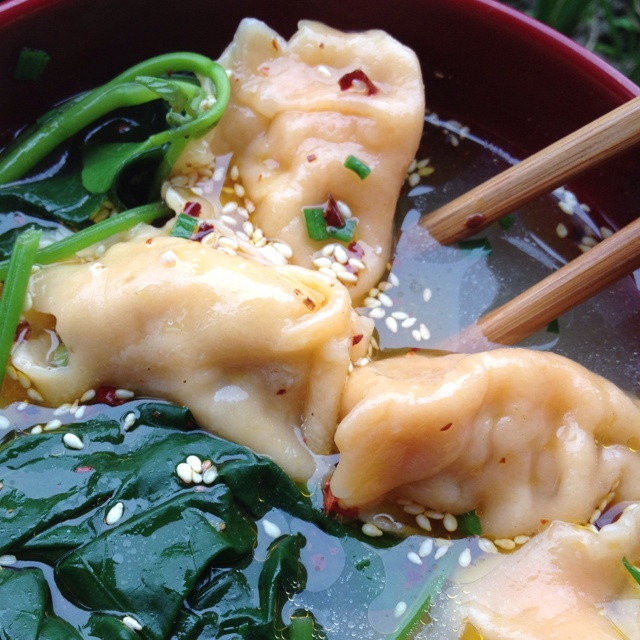 纯天然粉红色饺子
