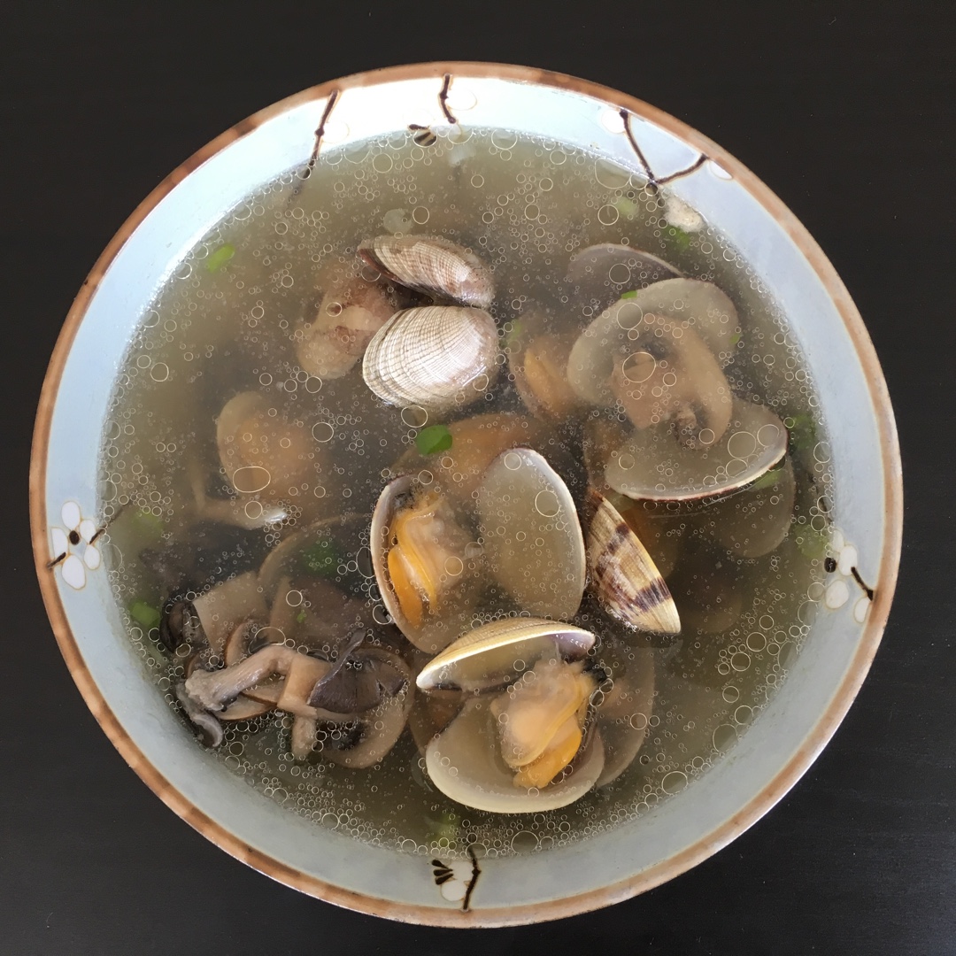 蛤蜊菌菇汤
