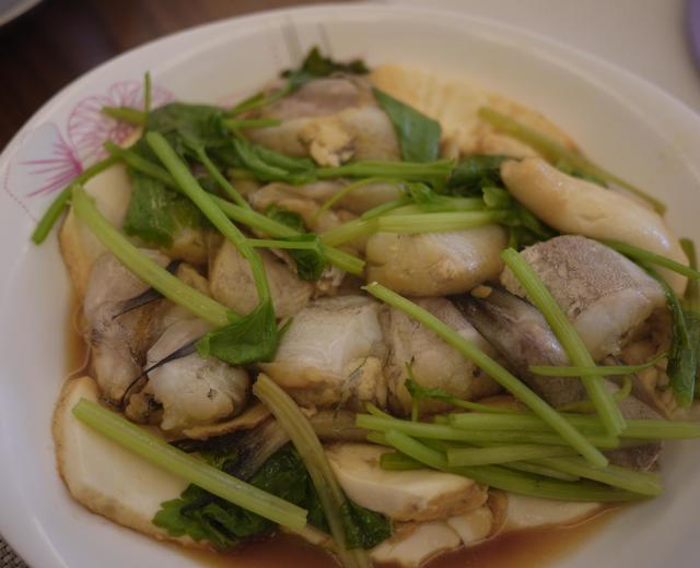 丝丁鱼焖豆腐的做法