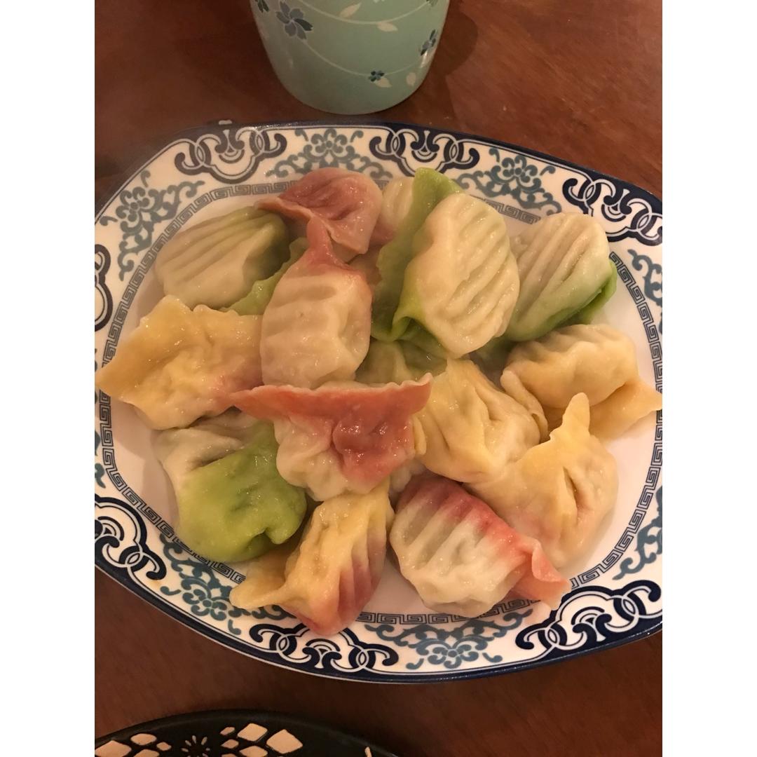 七彩饺子！彩色饺子～
