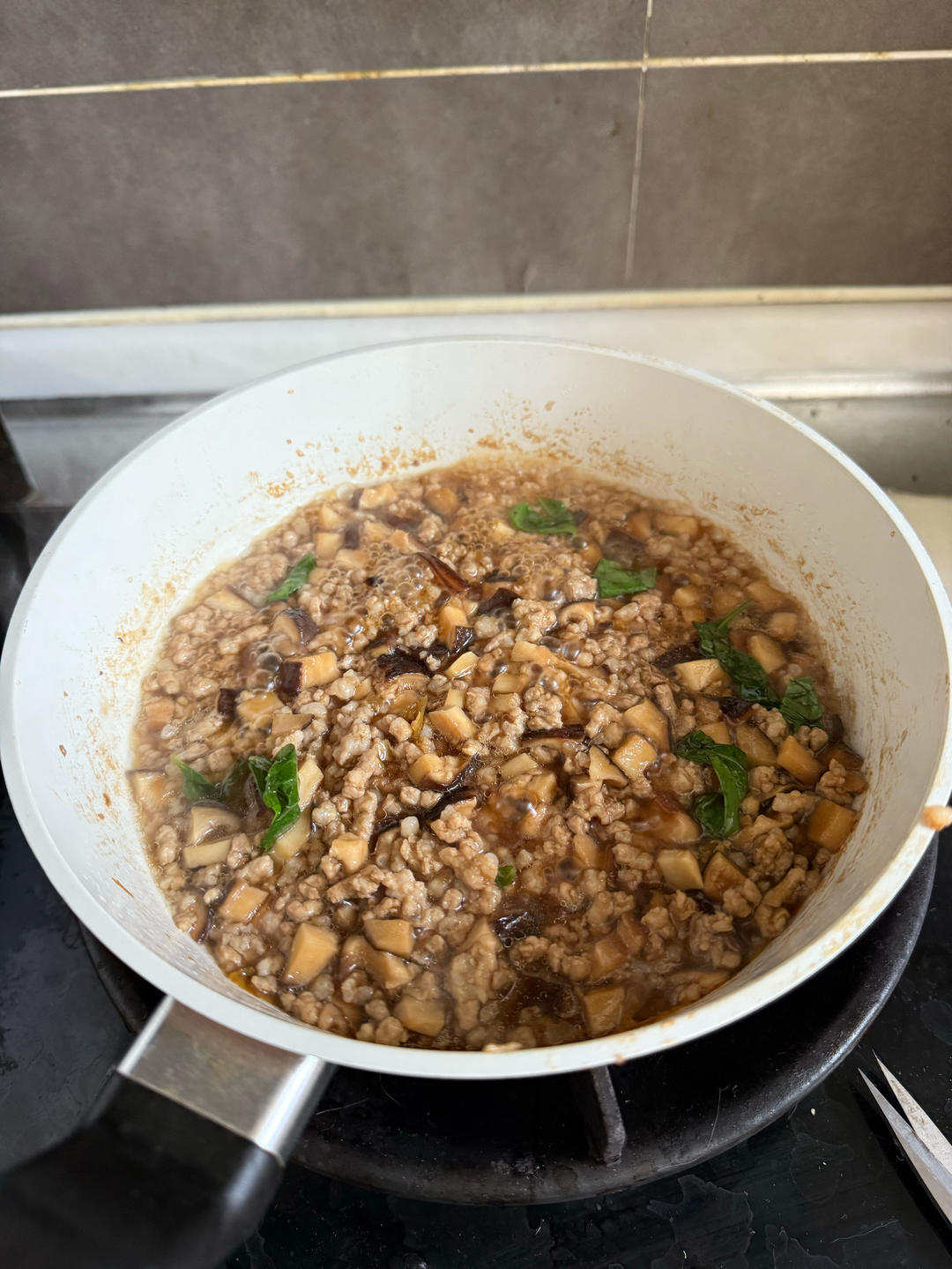 饭扫光—泰式金不换猪肉碎