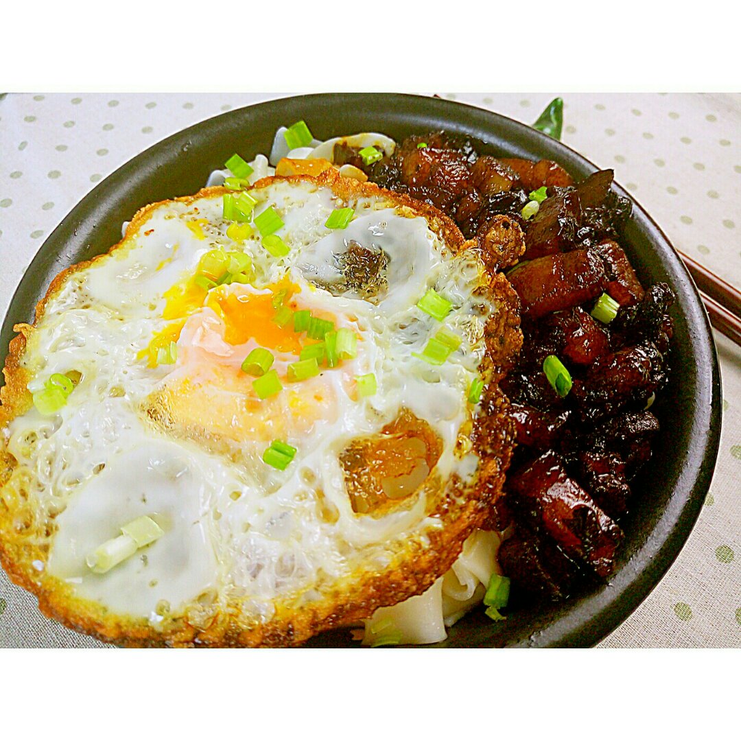 洋葱酥卤肉饭