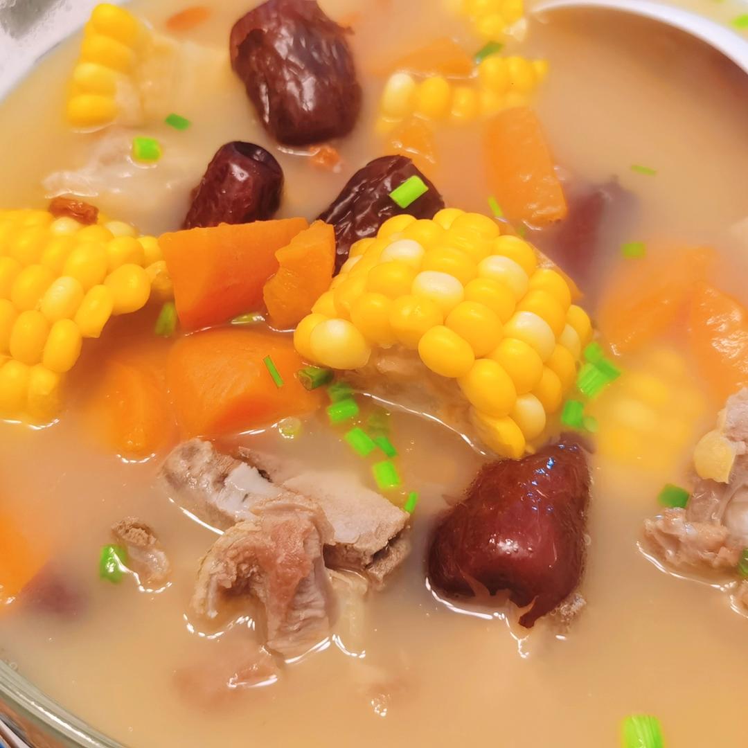 滋补养生 —— 玉米胡萝卜清炖排骨汤🌽