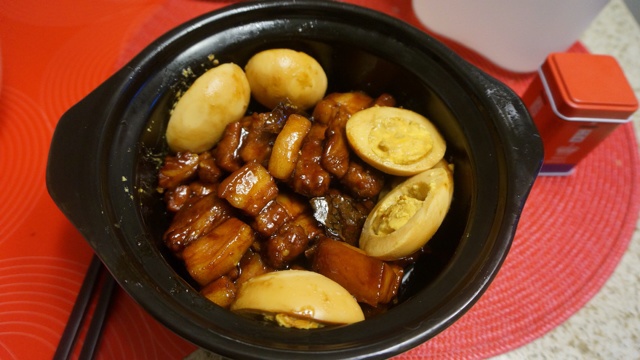 吃着碗里望着锅里的红烧肉