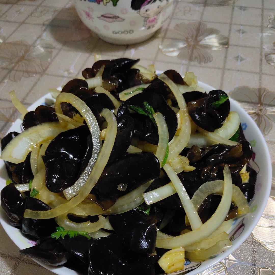 凉拌洋葱木耳–通血管开胃快手凉菜