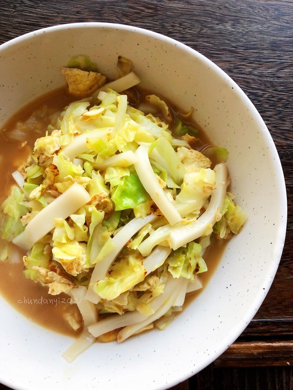 包心菜炒麻糍（圆白菜炒年糕）的做法