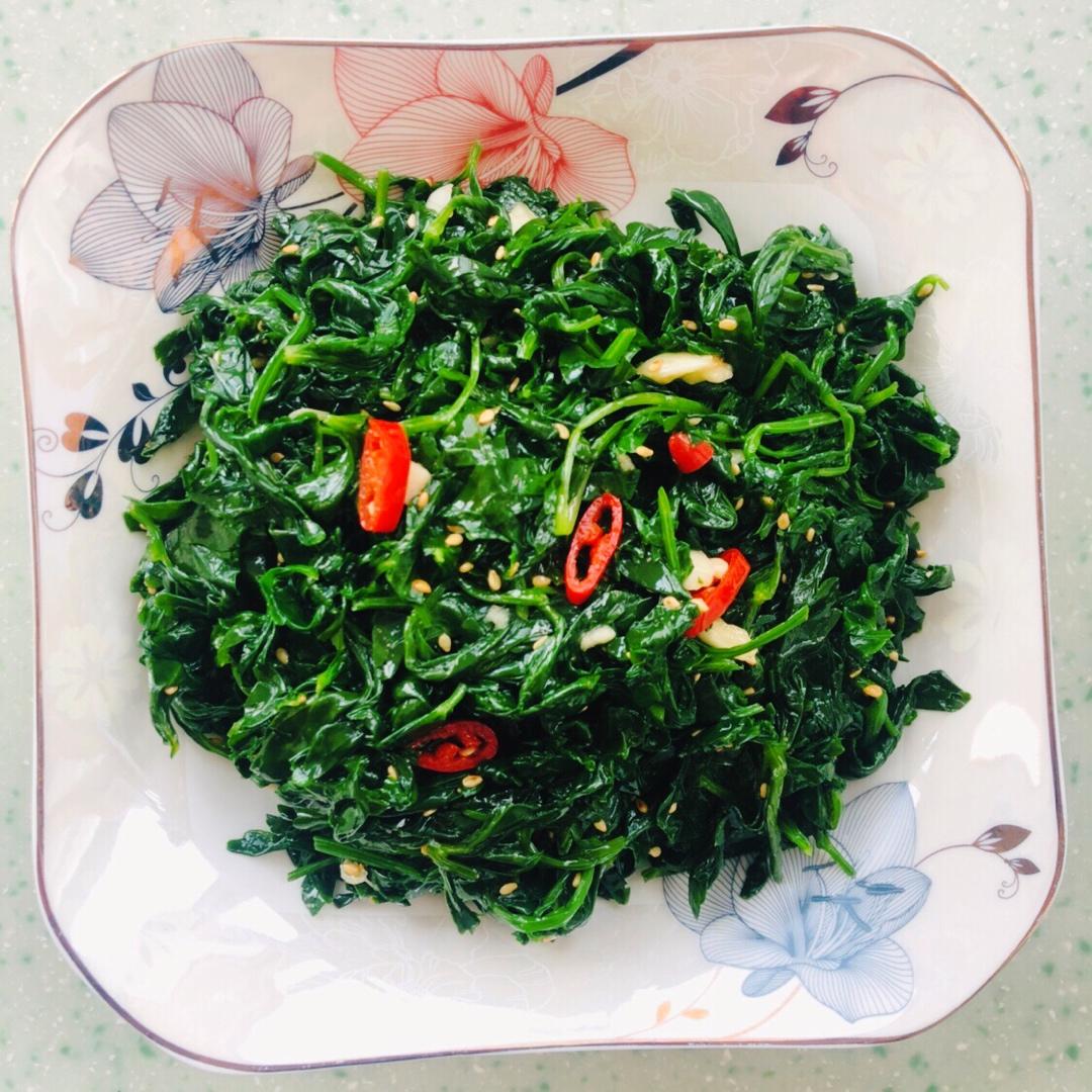 简单的凉拌芹菜叶