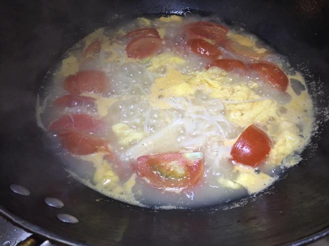 减肥一人食-第9日自创金针菇番茄减肥汤的做法