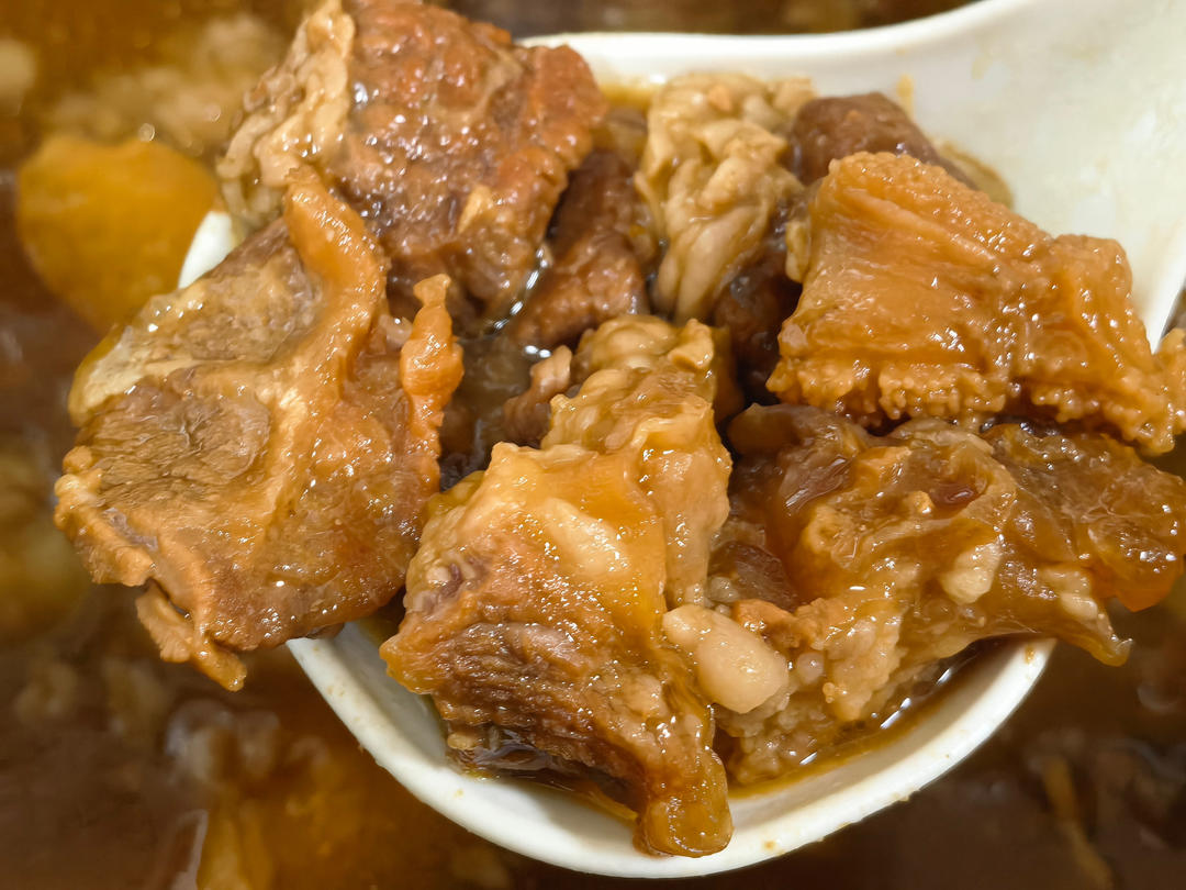港式炆牛腩、筋头巴脑