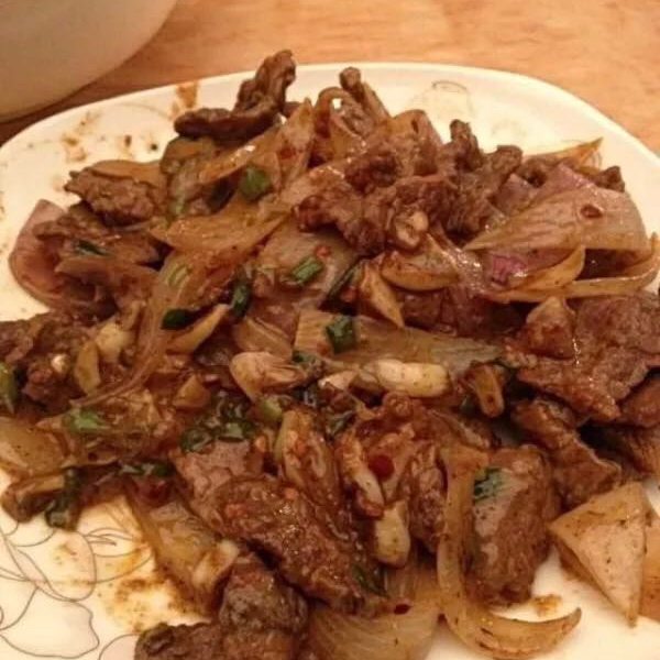 黑胡椒蒜子牛肉粒