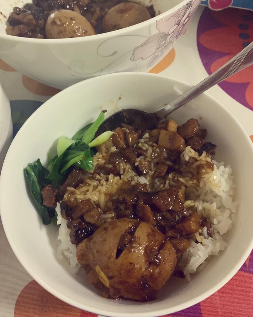 洋葱酥卤肉饭