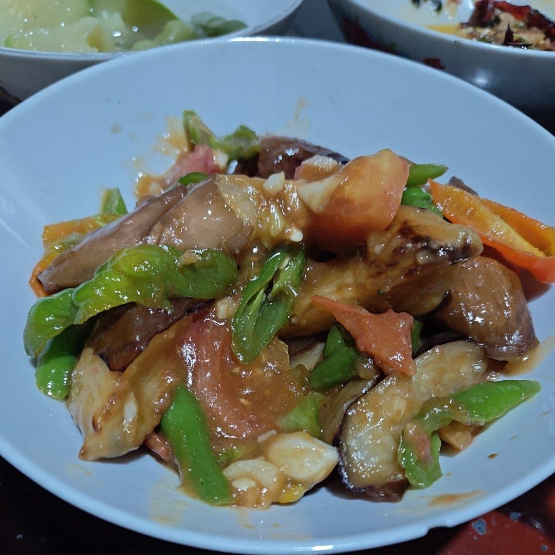 红烧茄子（佐西红柿尖椒）