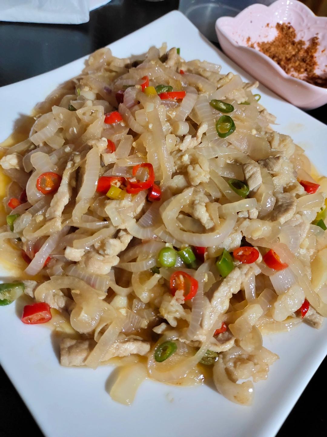 色香味俱全的洋葱炒肉