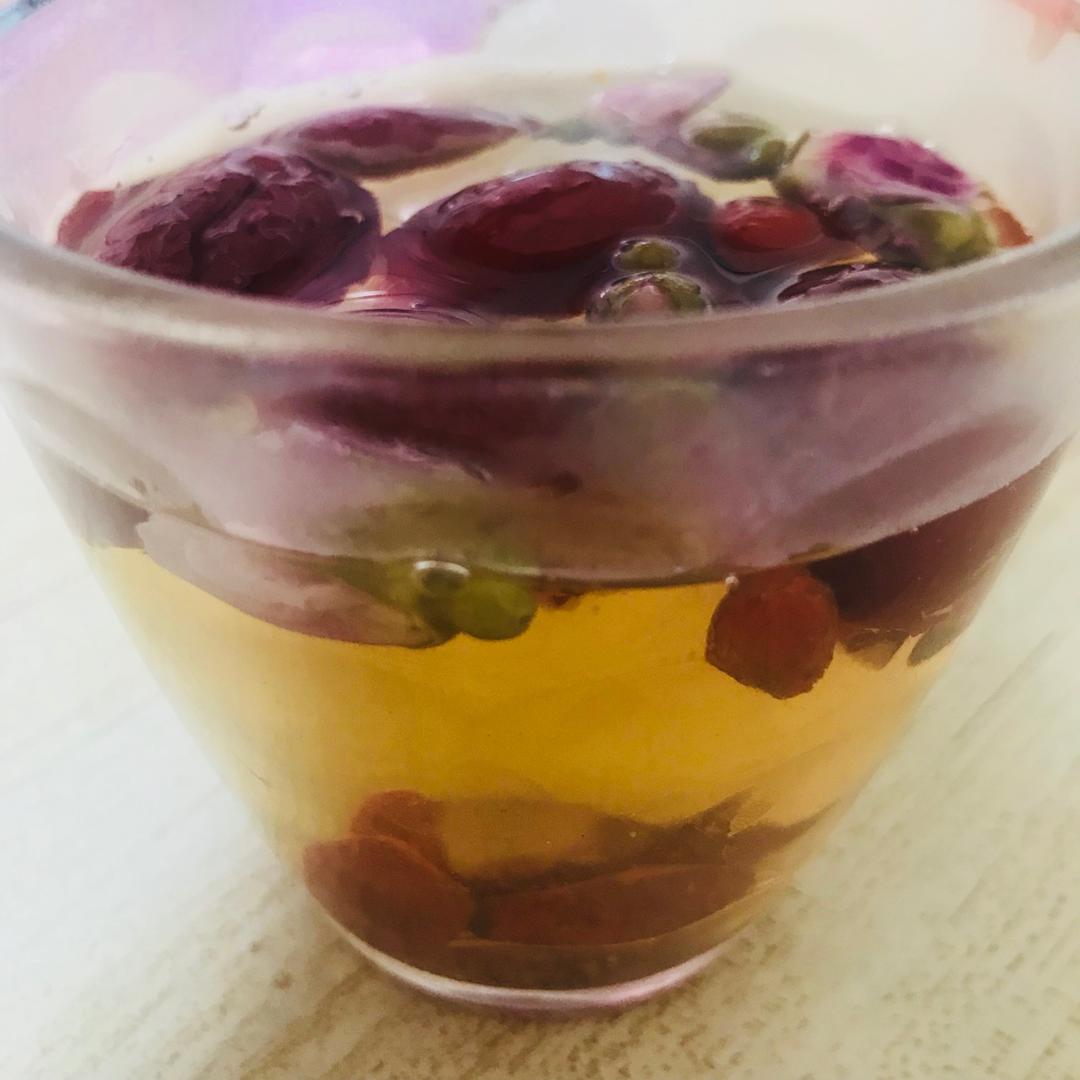 玫瑰花枸杞红枣茶