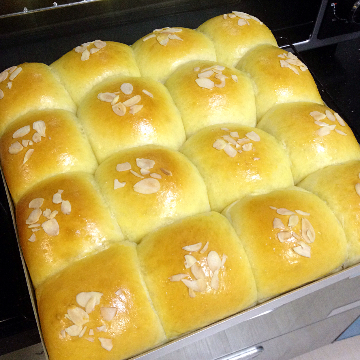 大小侨做的一次发酵的酸奶小餐包(最好吃没有之一)