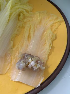白菜虾仁肉卷的做法 步骤3