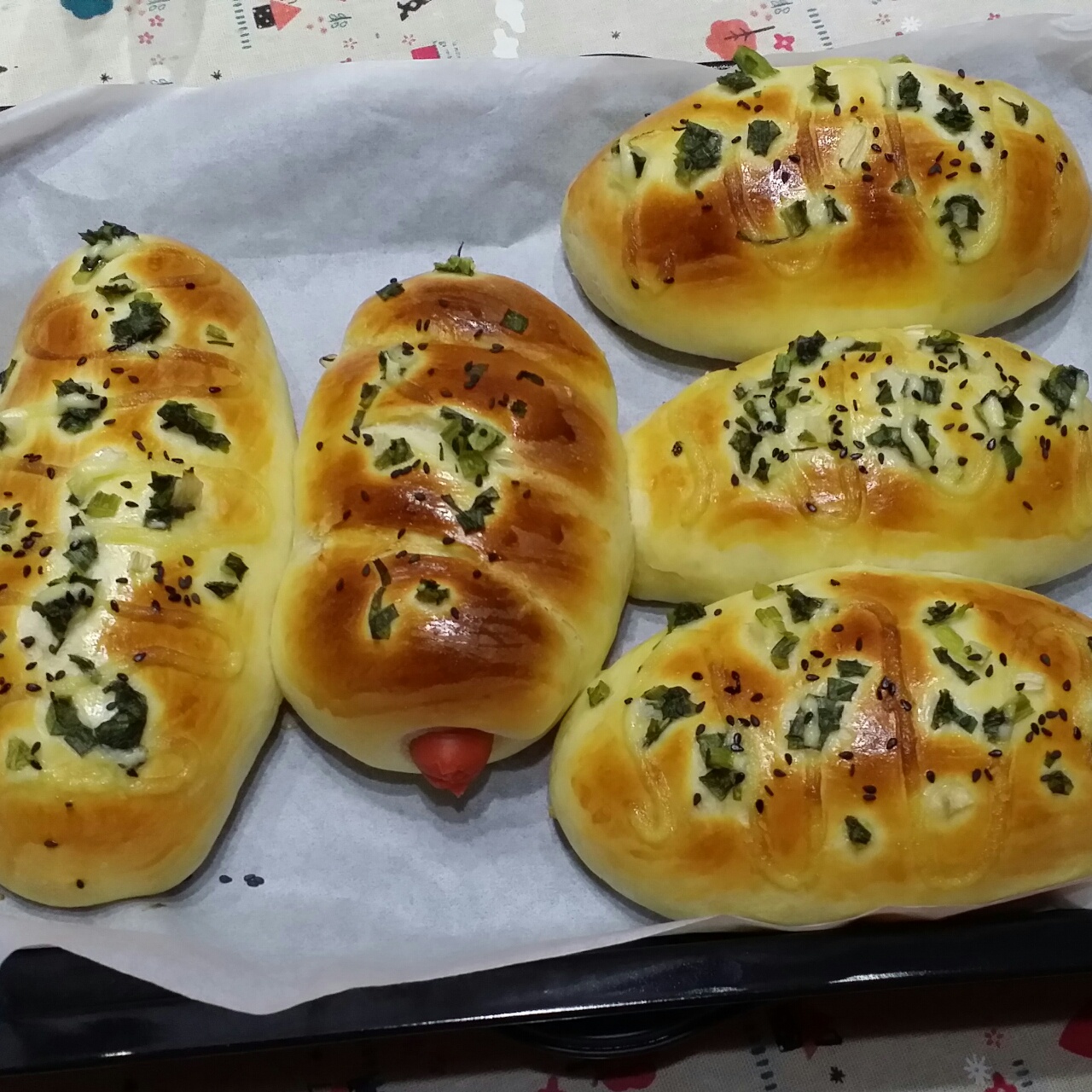 肉松火腿奶酪香葱面包