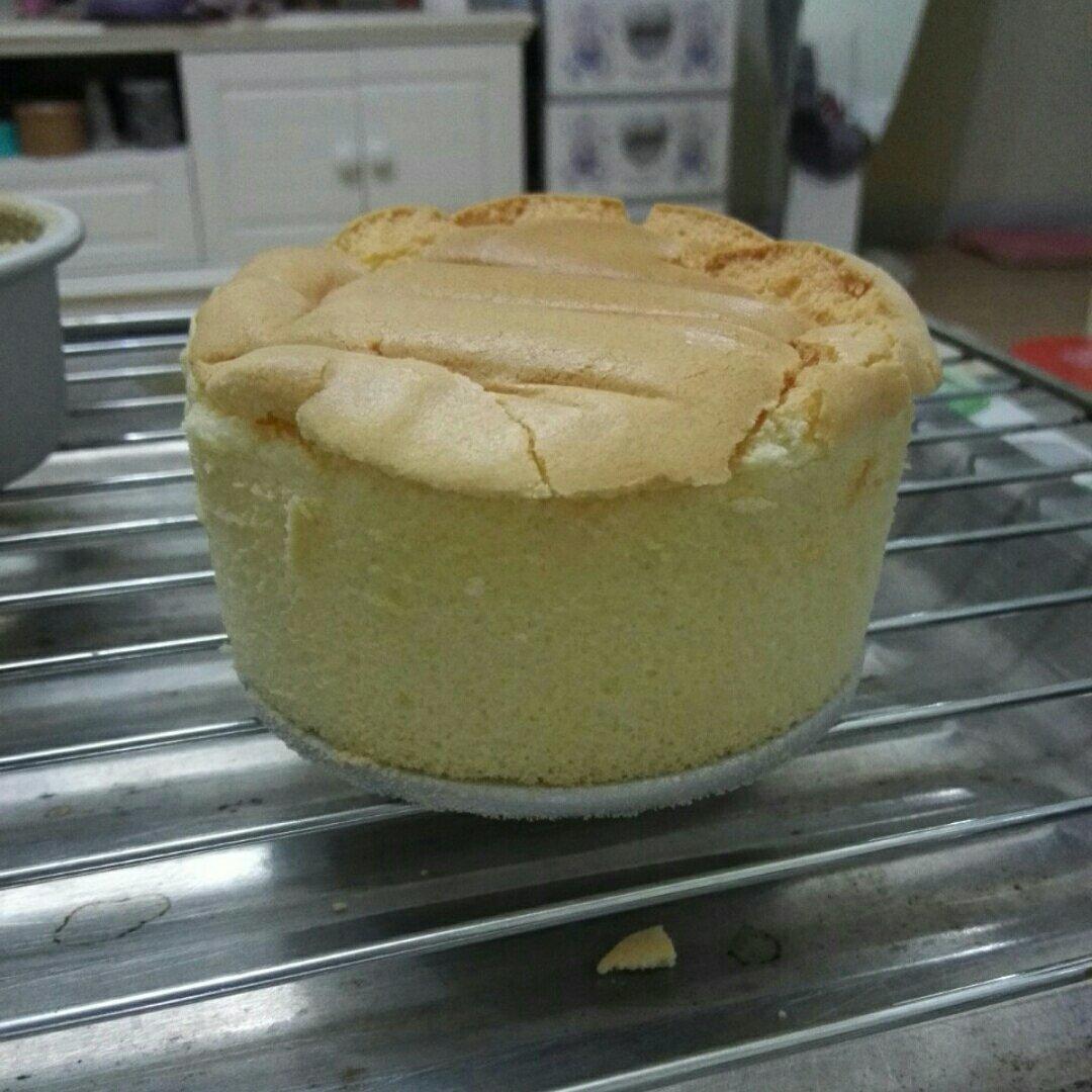 超简单完美戚风蛋糕（6寸2蛋）附打发、翻拌、脱模视频