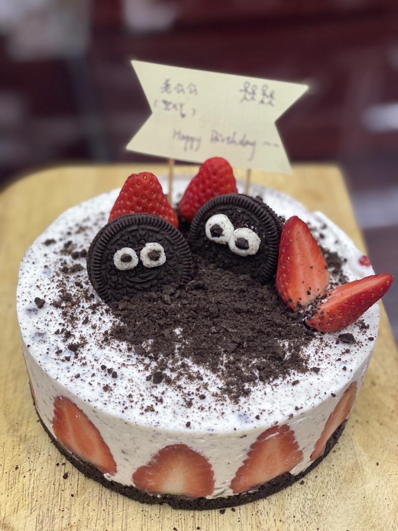 ins首尔风奥利奥草莓双层冻芝士慕斯卡通生日蛋糕，不用烤箱的蛋糕