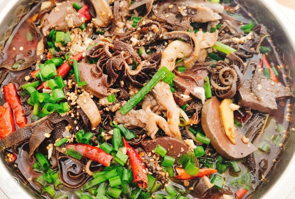 小小洁001做的厨师长教你:"水煮毛肚"的正宗做法,脆脆的口感,味道非常