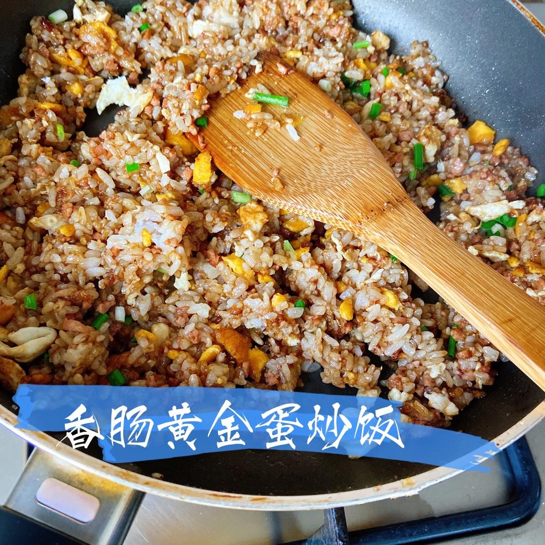 厨师长教你：“酱油炒饭”的家常做法，里面满满的小技巧，很受用
