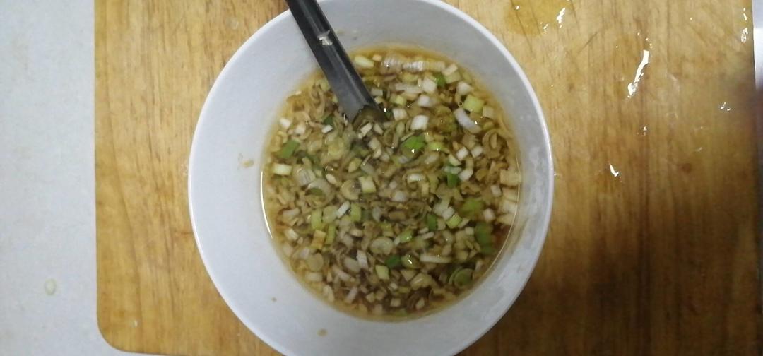 好简单的葱花面条，又鲜又香，早餐来一碗太舒服