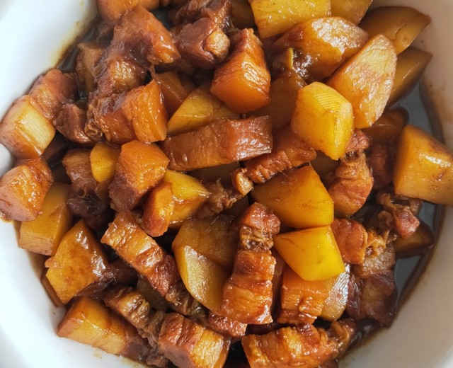 红烧肉炖土豆（丝毫不腻）的做法
