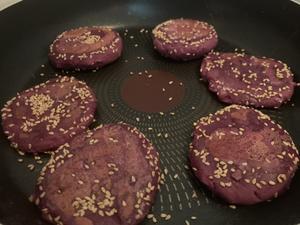 减脂紫薯芝麻饼的做法 步骤3