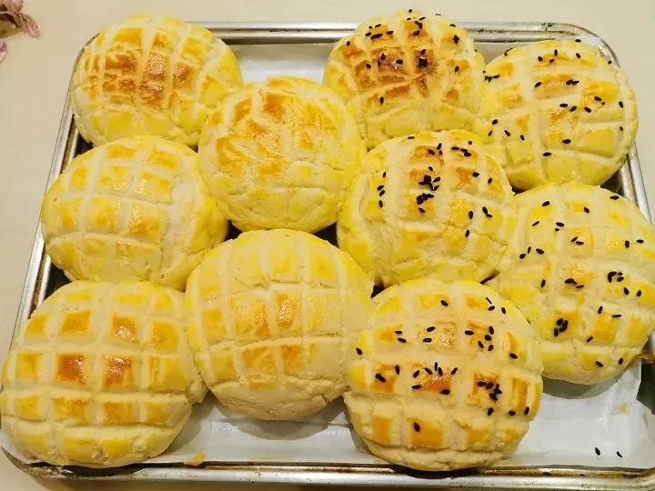 好吃到炸裂的港式菠萝包（附带制作酥皮的小视频）