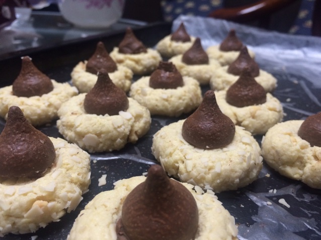 好时kisses花生杏仁小圆饼