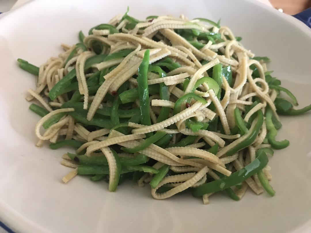 麻辣豆腐丝炒青椒丝的做法