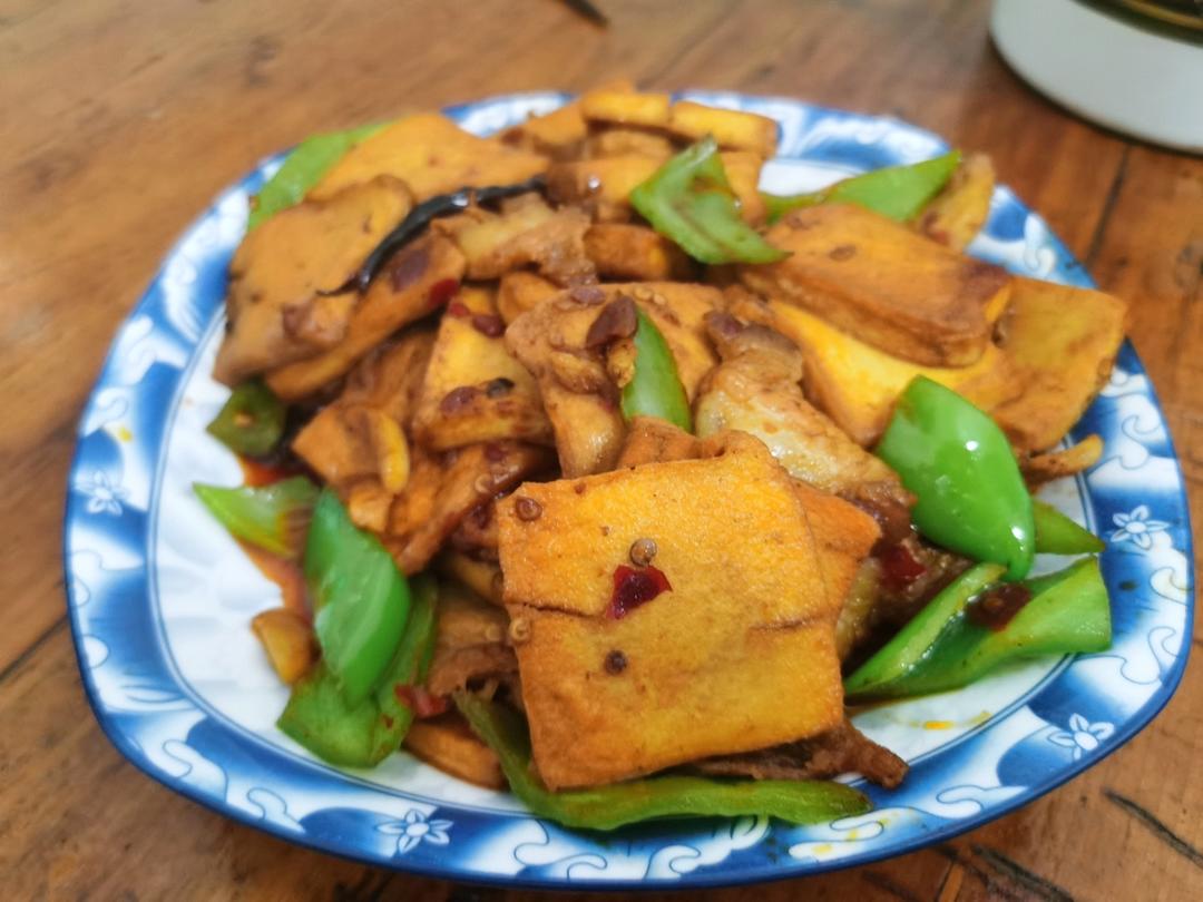 【干锅千页豆腐】10元钱烧个漂亮菜，外卖拜拜！