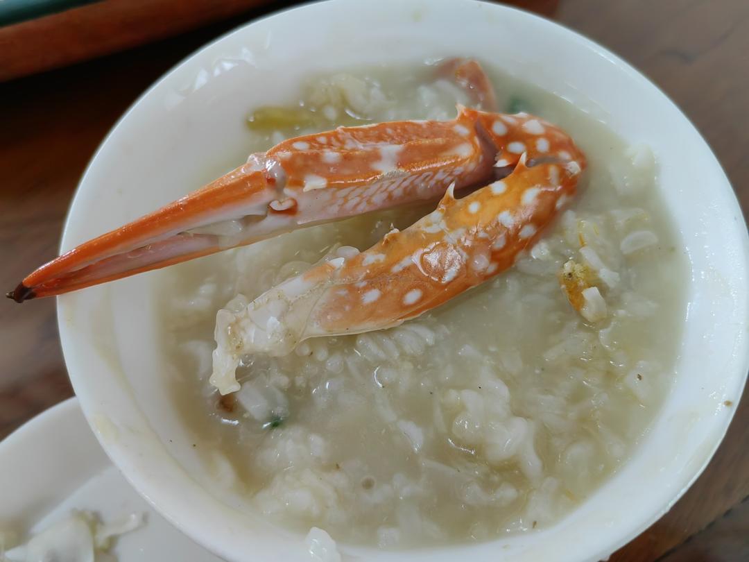 鲜到原地爆炸！超好喝的砂锅螃蟹粥，巨简单
