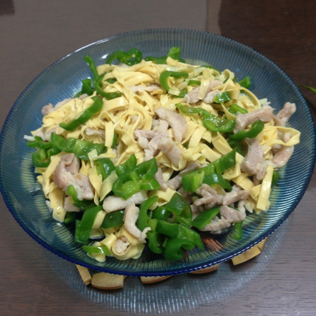 青椒豆腐皮炒肉丝