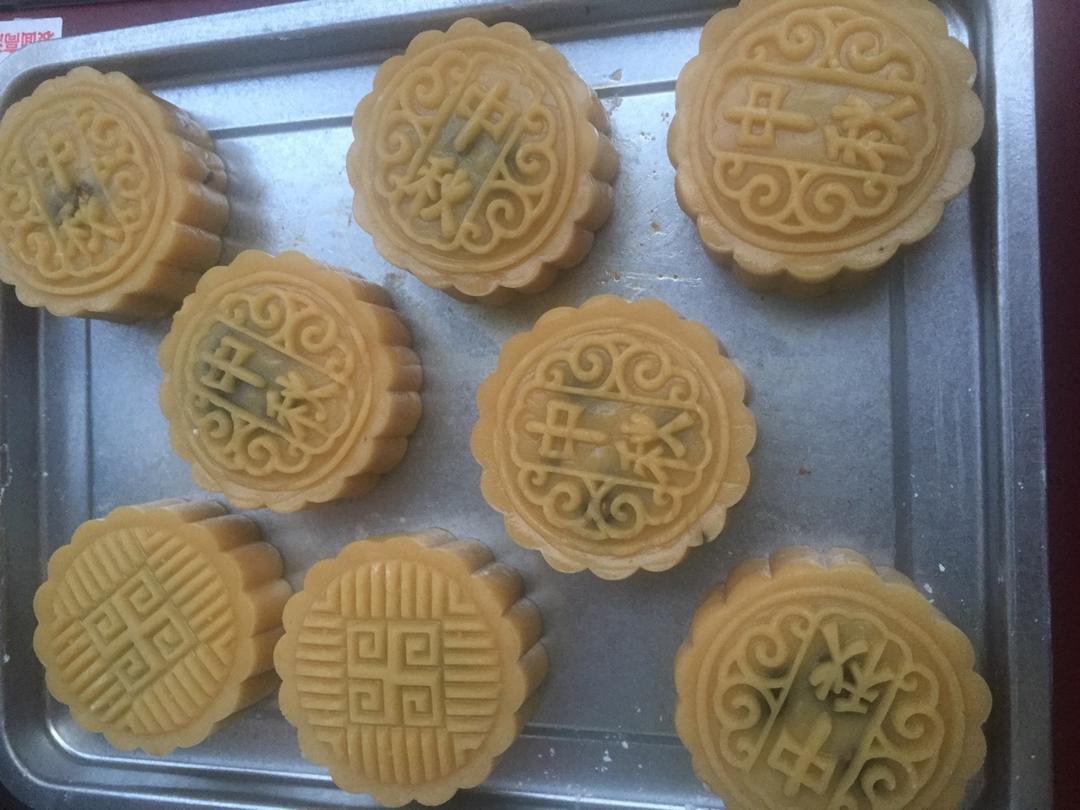 广式月饼—蛋黄芝麻月饼