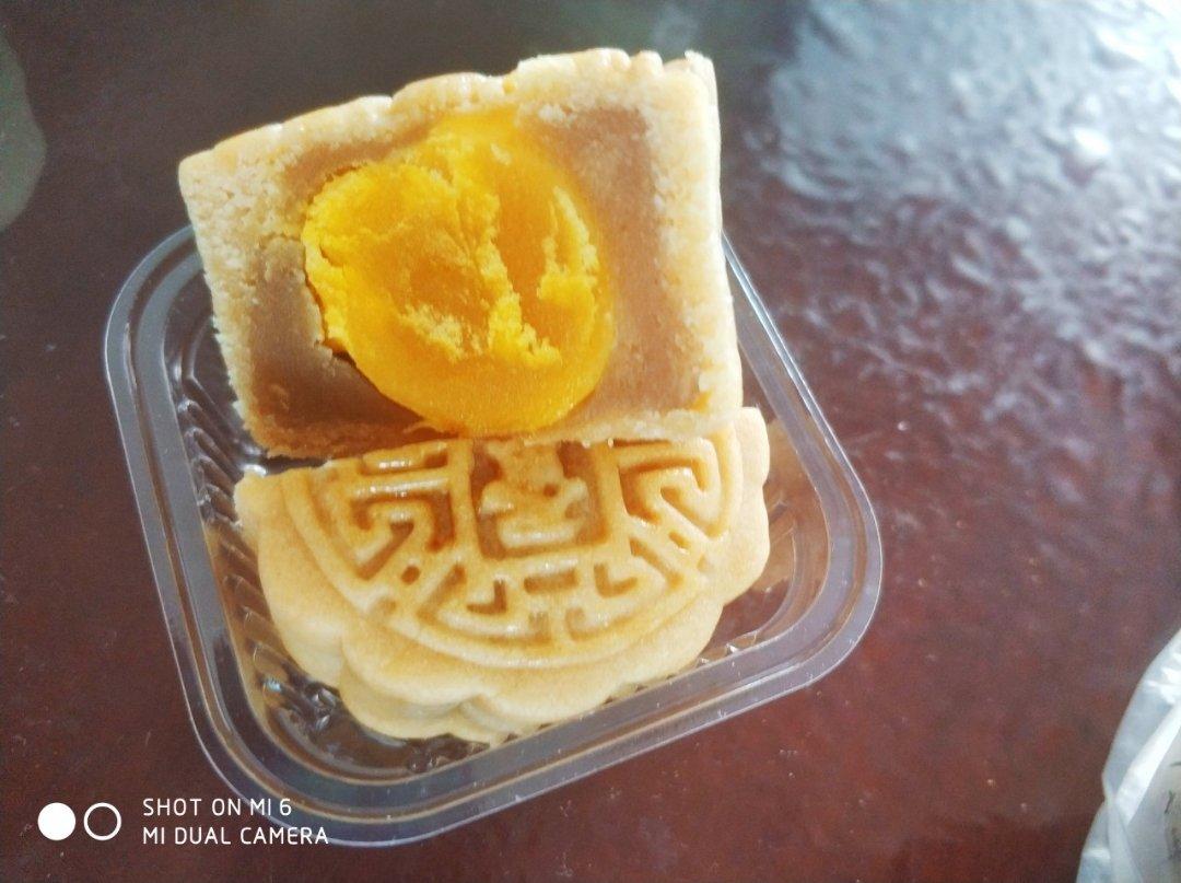广式月饼—蛋黄莲蓉月饼