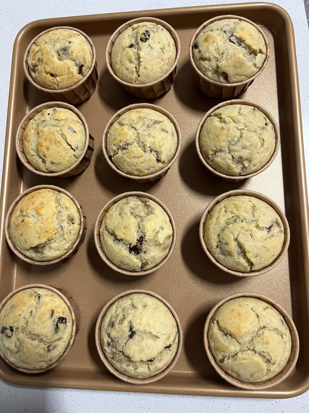 只需搅拌入烤箱的香蕉麦芬