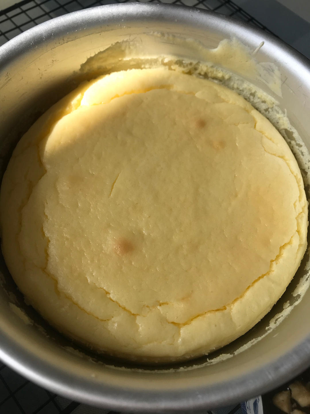 一晚上的等待果然是值得的，这是一款好吃的芝士蛋糕