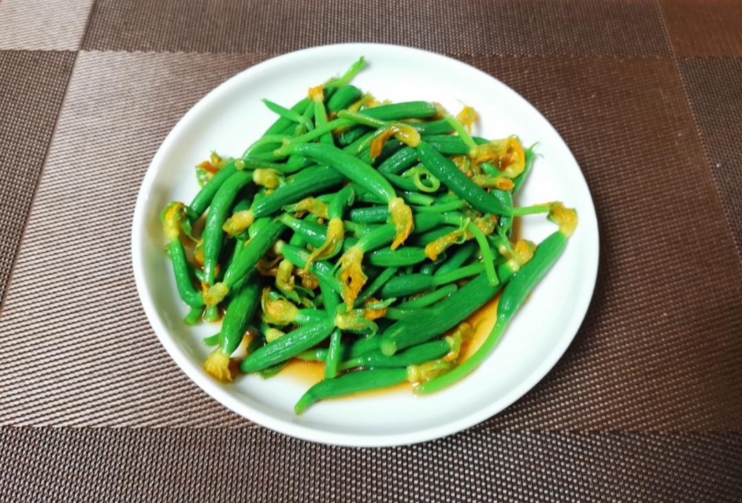 凉拌黄瓜花