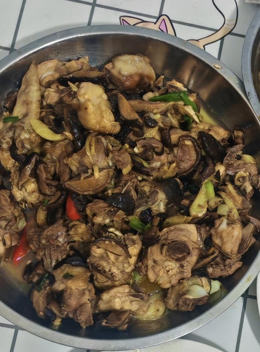 家常香菇焖鸡